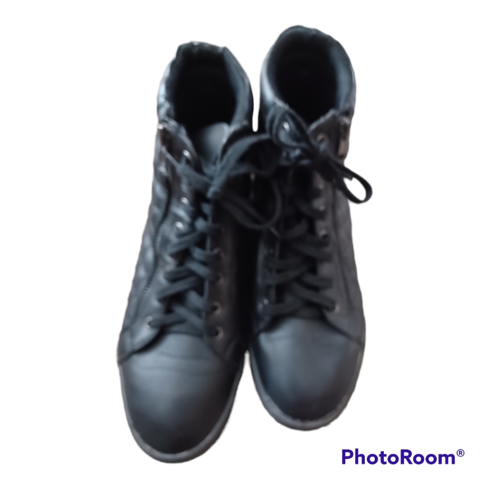 Women Boot size 10